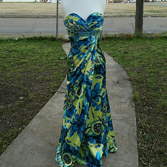 Fiesta Strapless Maxi Empire Waist Dress - Picture 2 of 6